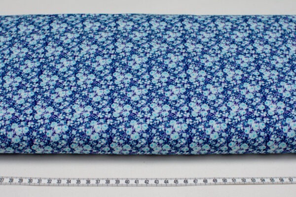 Gęste niebieskie pączki kwiatów - tkanina bawełniana