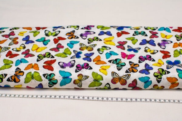 Kolorowe motylki na bieli - tkanina bawełniana