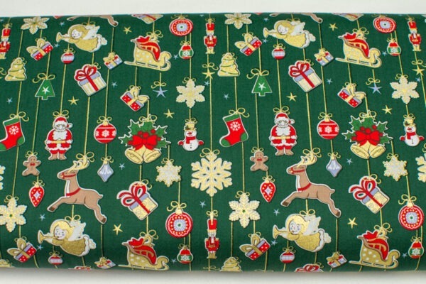 Świąteczne ozdoby na sznurkach na zieleni - tkanina bawełniana