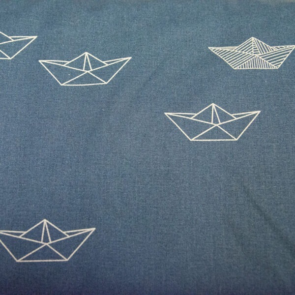 Papierowe łódki na ciemnoniebieskim - tkanina bawełniana
