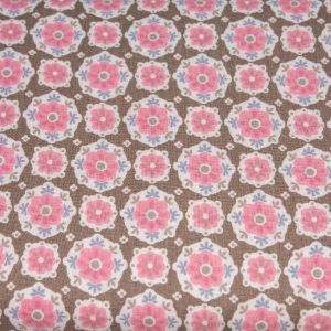 Różowa mozaika na beżu - tkanina bawełniana