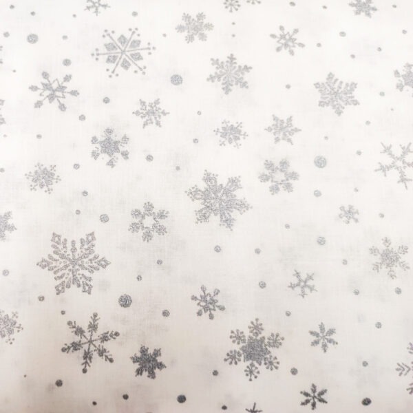 Srebrne śnieżynki na bieli - tkanina bawełniana