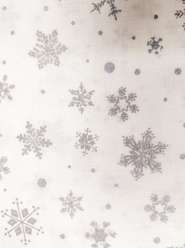 Srebrne śnieżynki na bieli - tkanina bawełniana